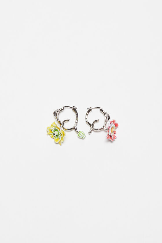 (image for) Sustainable Flower earrings